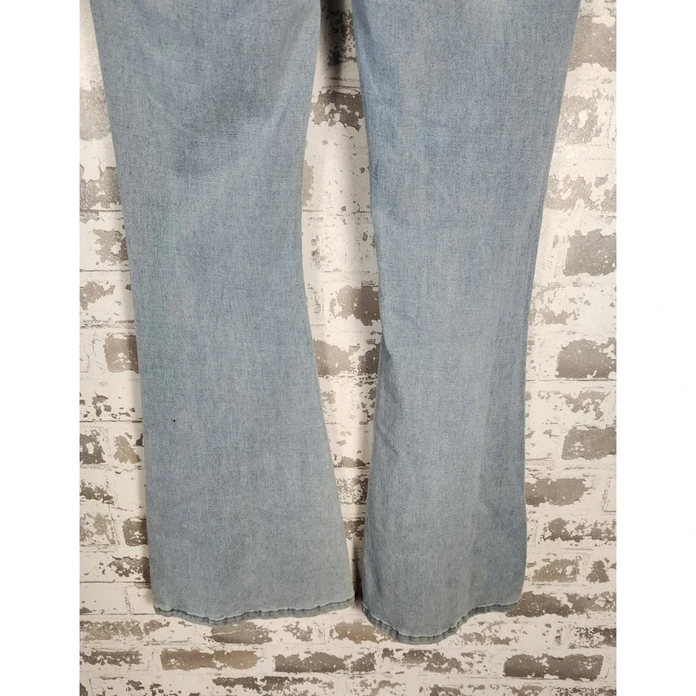 Forever‎ 21 Rewash Flare Jeans 8 Light Wash Denim Square Pockets Retro Style